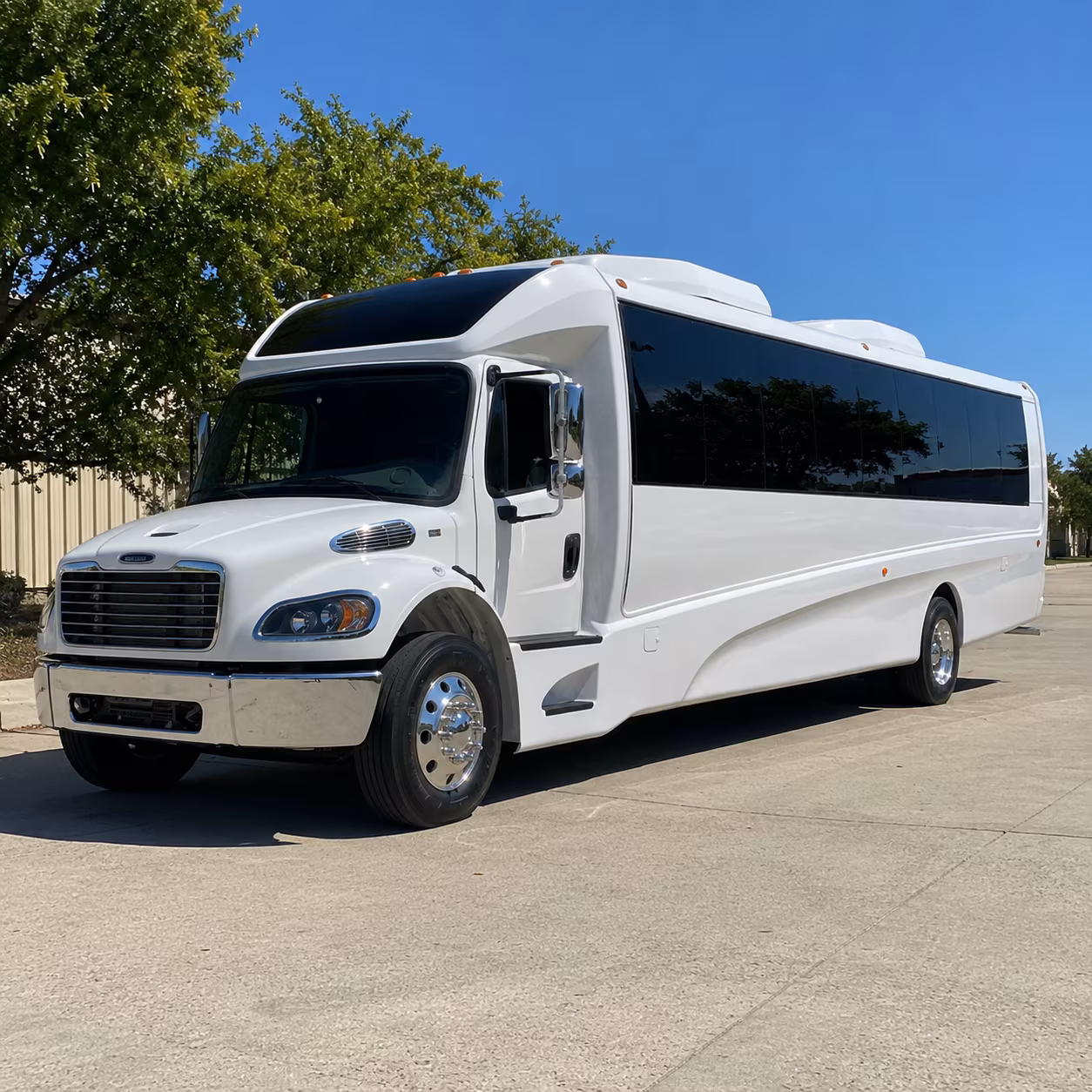 camarillo 20 passenger minibus