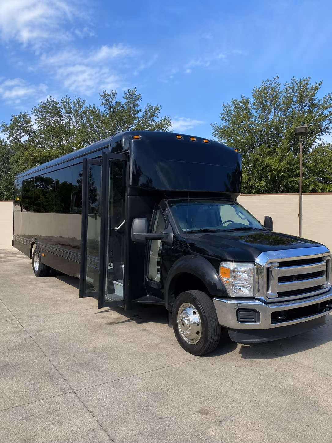 camarillo 20 passenger party bus