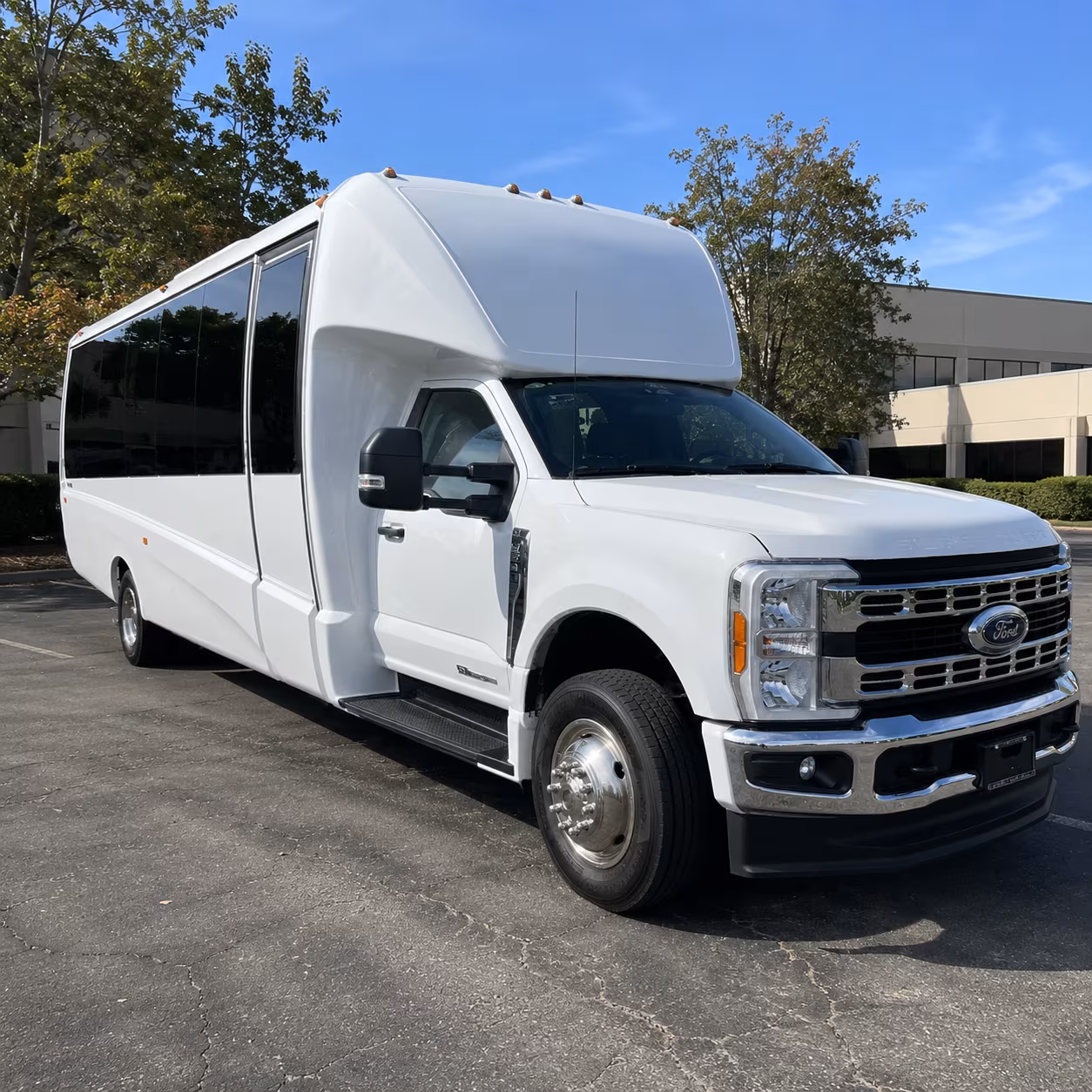 corporate airport transfer buses between camarillo and lax