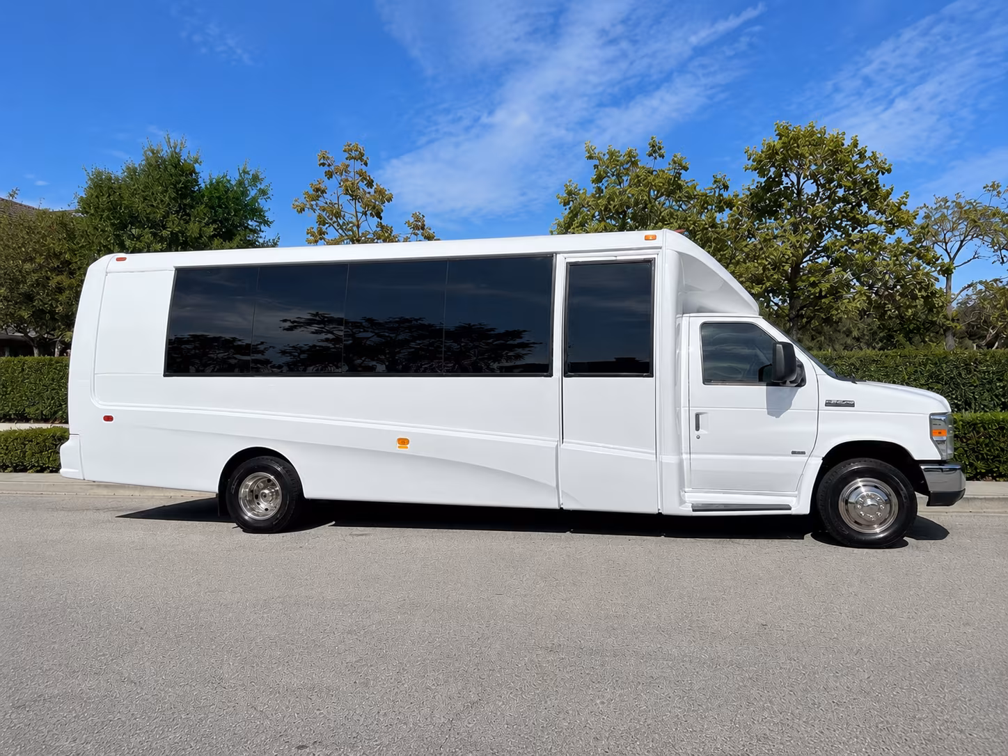 minibus and sprinter van rentals for small corporate groups in camarillo
