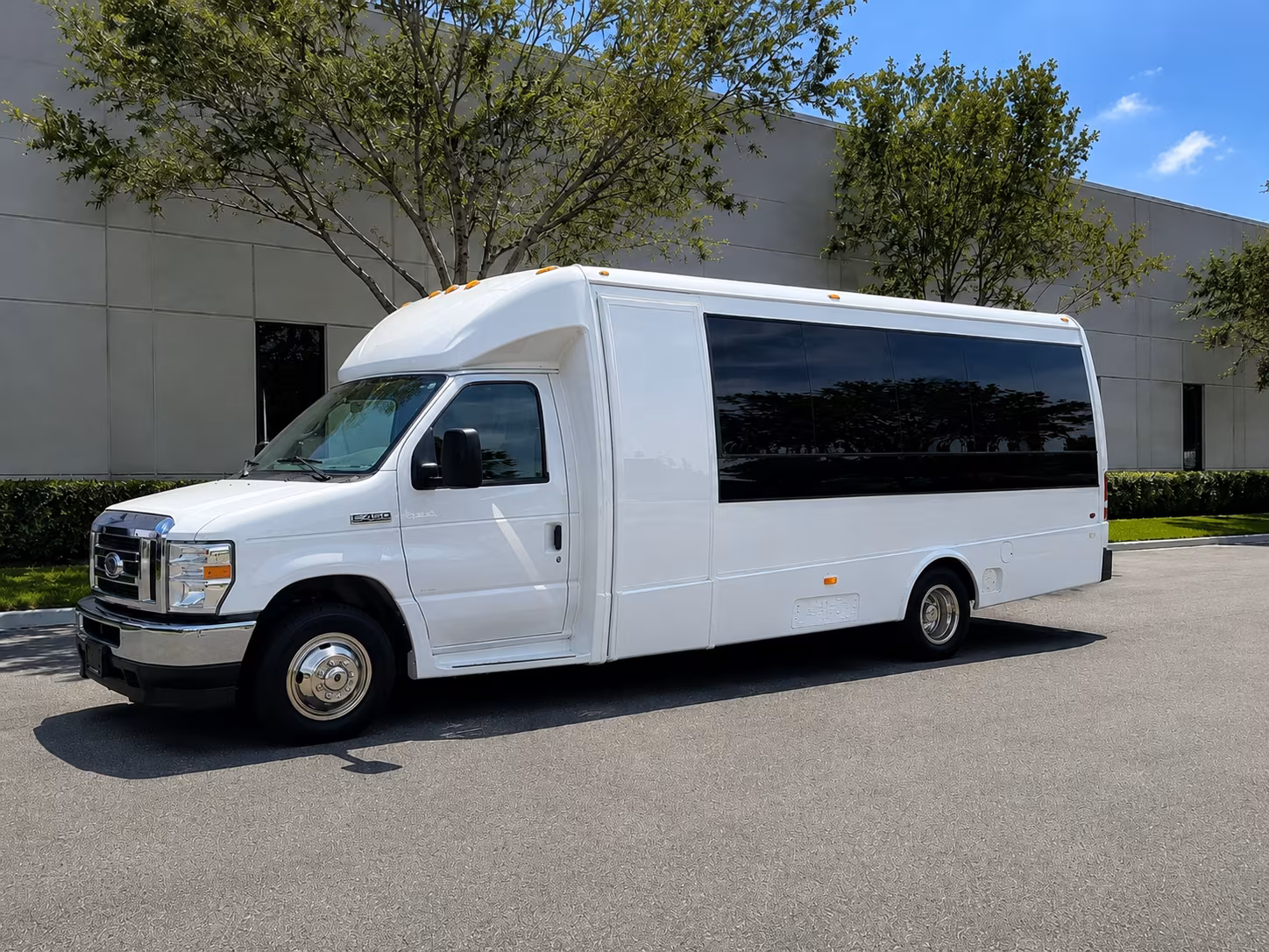 minibus rentals for small group wine tastings around camarillo